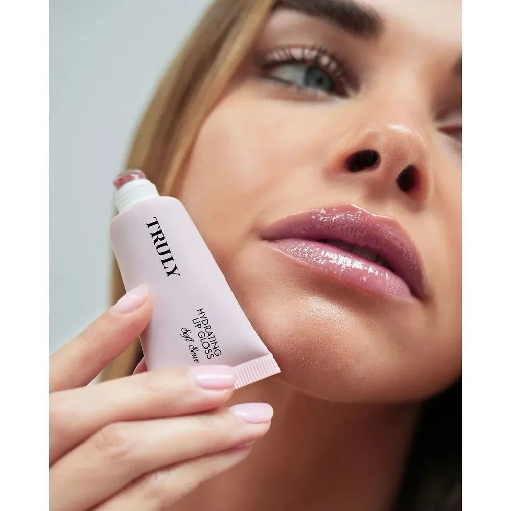 TRULY - NWT - Hydrating Tinted Lip Gloss in 